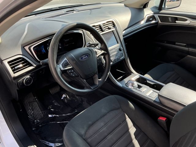 2020 Ford Fusion SE photo 4