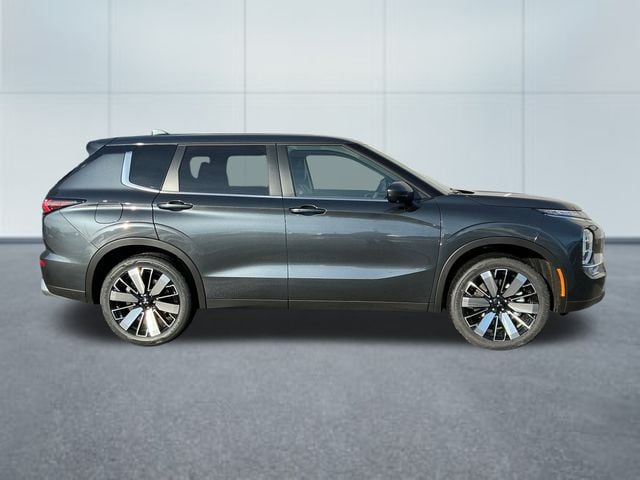 2026 Mitsubishi Outlander SE - Photo 3