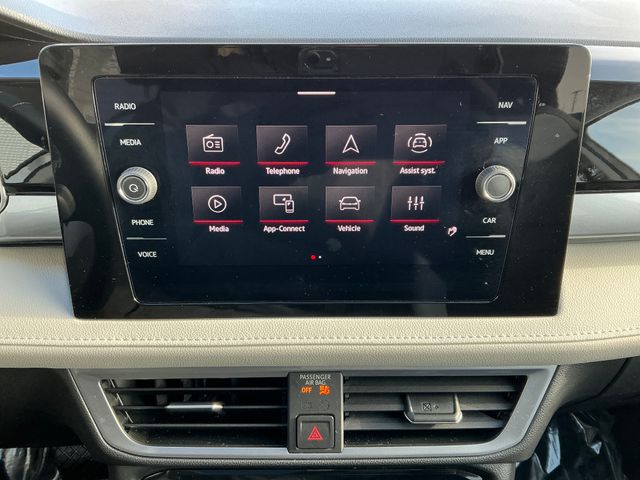 2025 Volkswagen Taos SEL photo 4