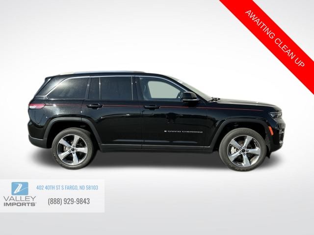 2022 Jeep Grand Cherokee Limited photo 2