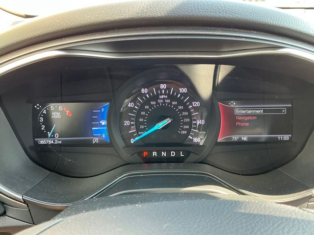 2020 Ford Fusion SE photo 2
