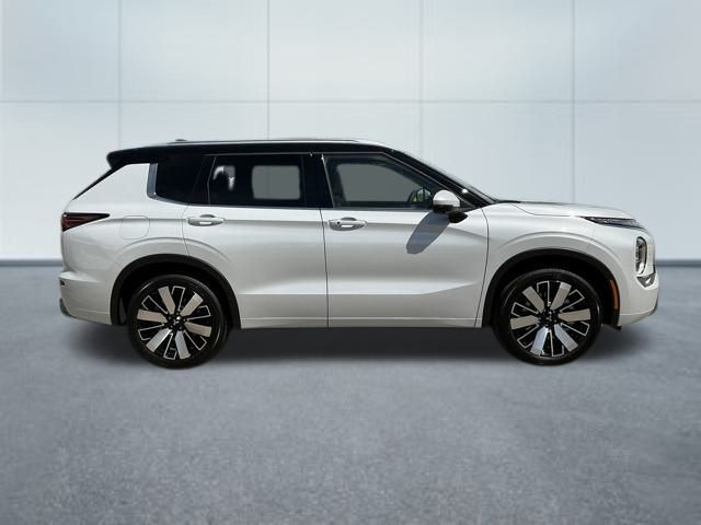2025 Mitsubishi Outlander SEL photo 3