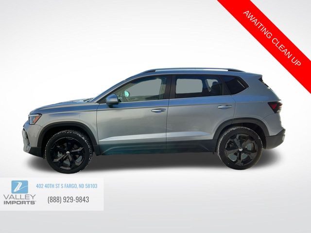 2025 Volkswagen Taos SEL photo 4