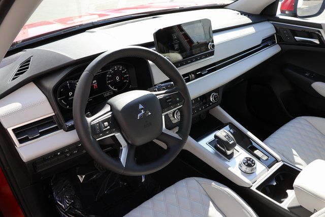 2025 Mitsubishi Outlander PHEV SEL photo 4