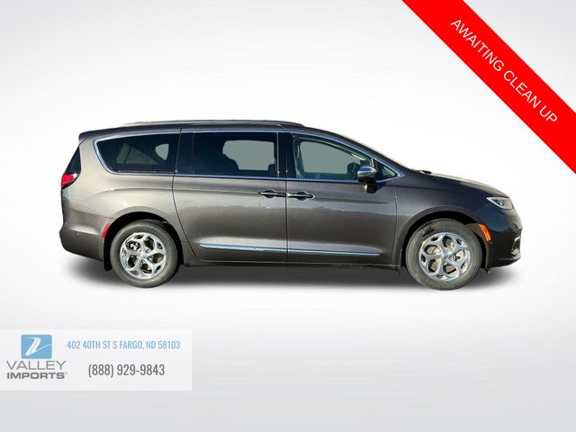 2022 Chrysler Pacifica Limited photo 2