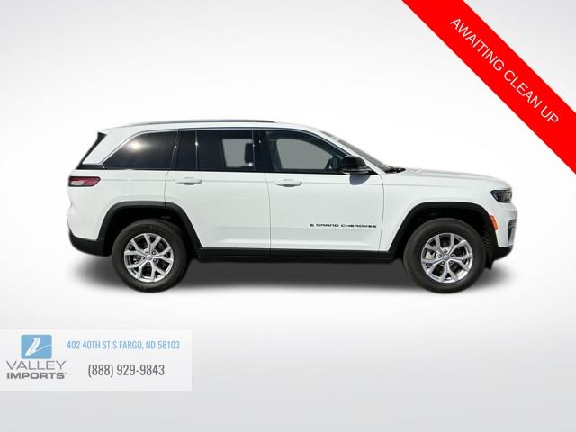 2022 Jeep Grand Cherokee Limited photo 2