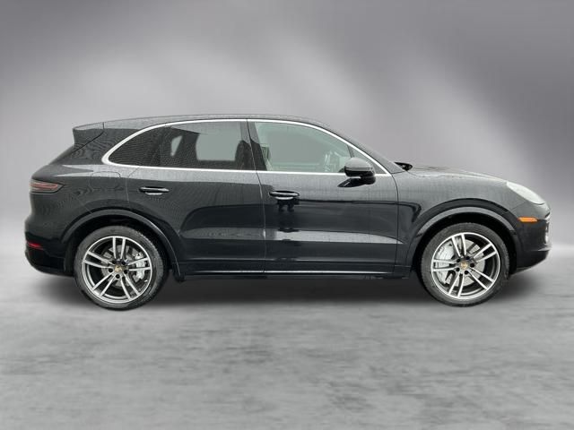 2022 Porsche Cayenne Turbo photo 2