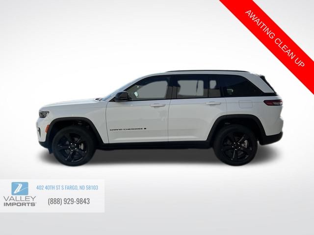 2022 Jeep Grand Cherokee Altitude photo 4