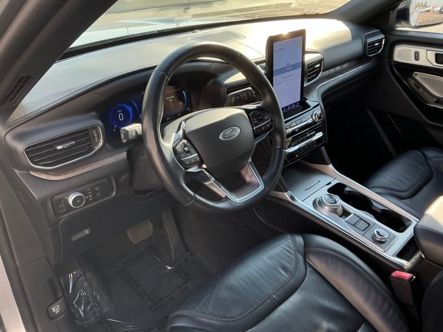 2022 Ford Explorer Platinum photo 2