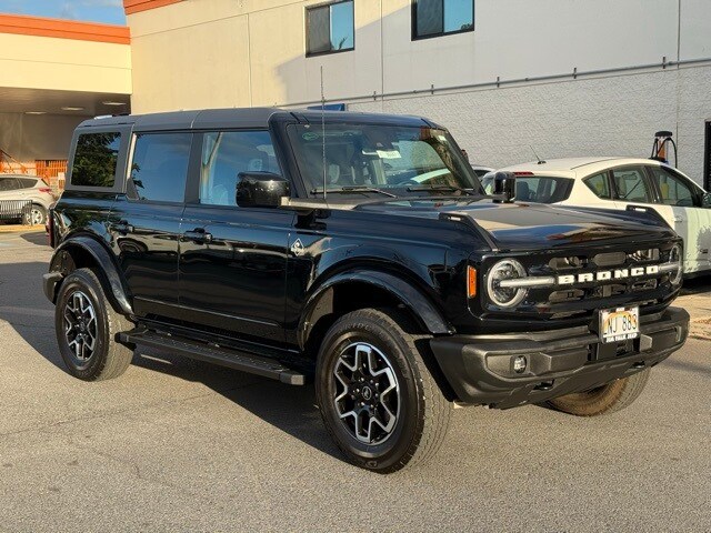 2023 Ford Bronco Outer Banks photo 2