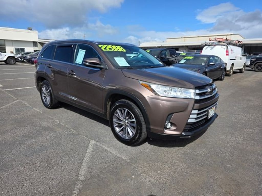 Used 2019 Toyota Highlander XLE V6 SUV