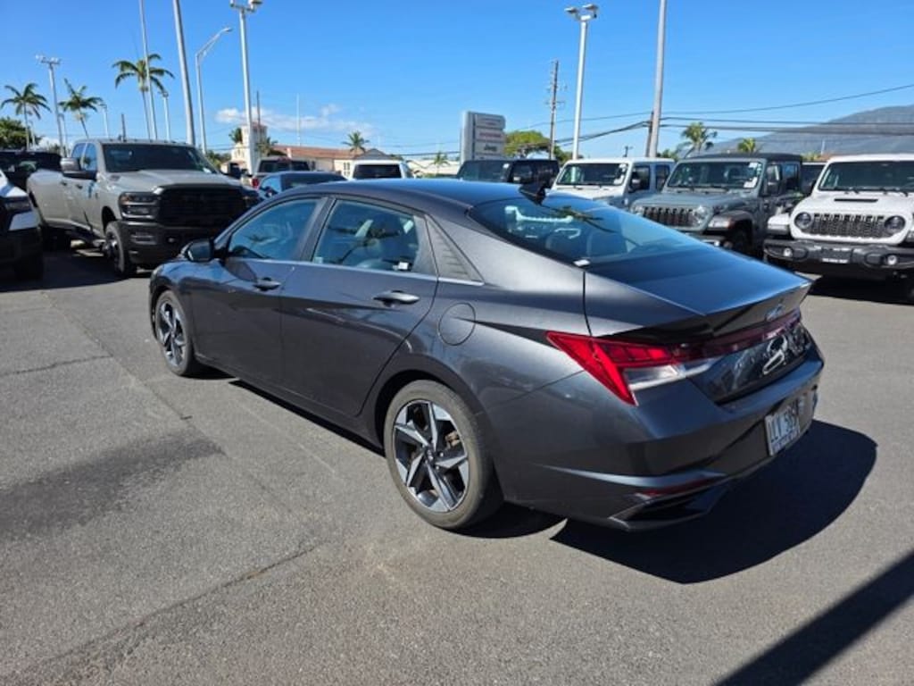 Used 2022 Hyundai Elantra Limited Sedan