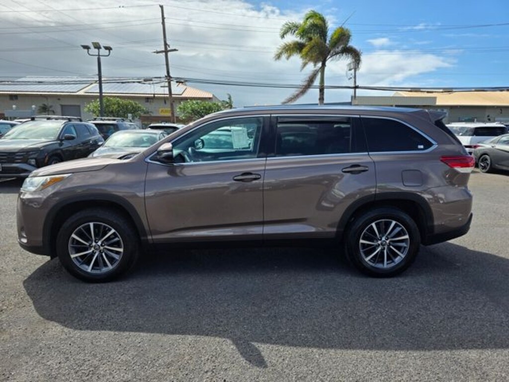 Used 2019 Toyota Highlander XLE V6 SUV