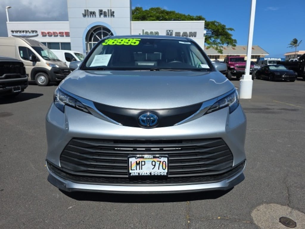 Used 2021 Toyota Sienna LE Minivan/Van
