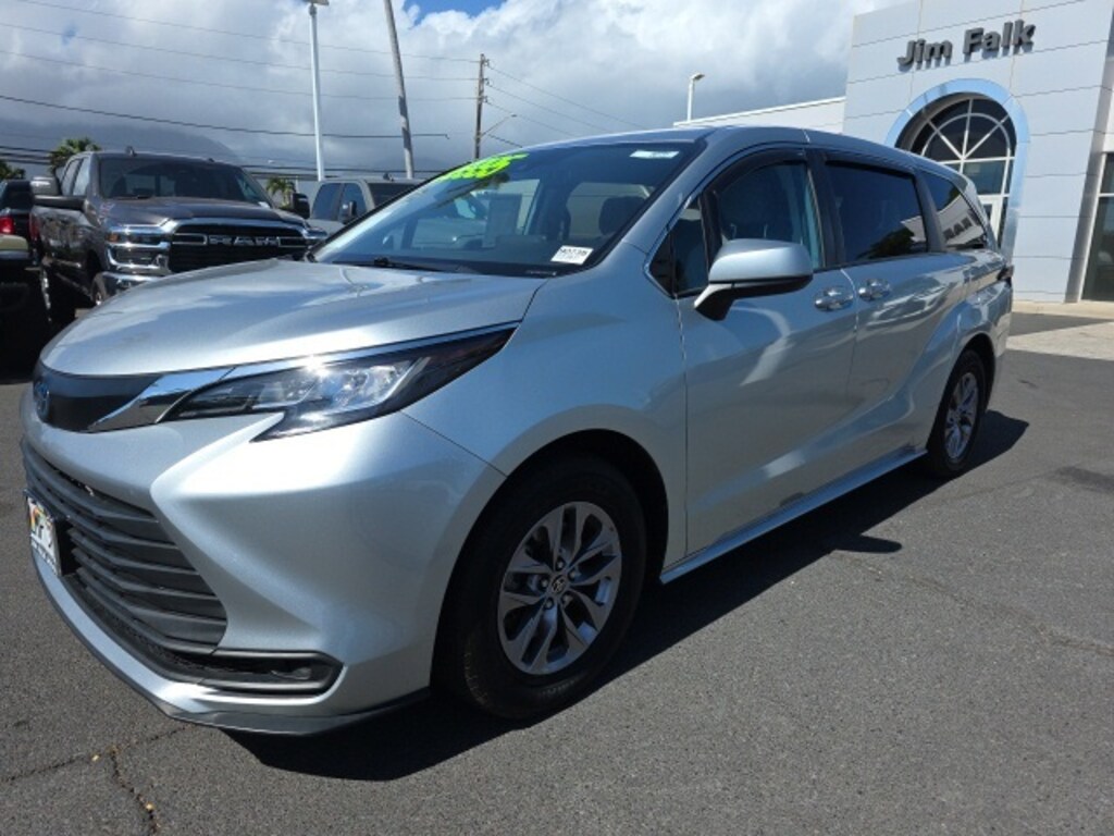 Used 2021 Toyota Sienna LE Minivan/Van