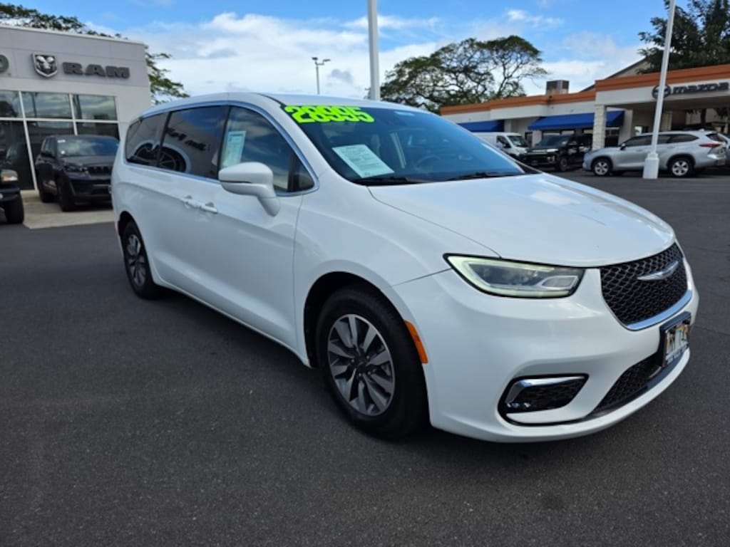 Used 2022 Chrysler Pacifica Hybrid Touring L Minivan/Van