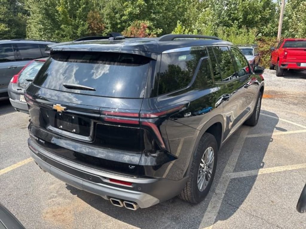 Used 2024 Chevrolet Traverse LT SUV