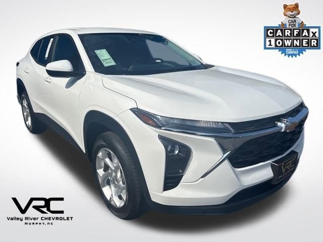 2024 Chevrolet Trax LS's photo