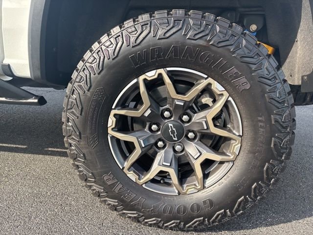 2024 Chevrolet Colorado ZR2 - Photo 16