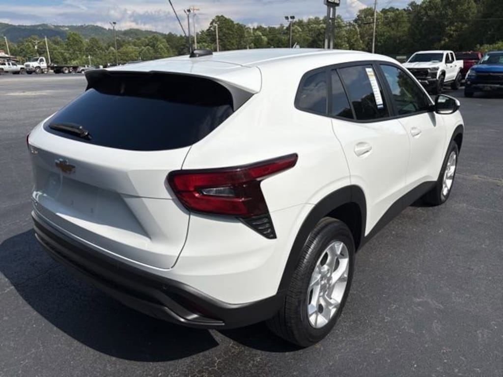 Used 2024 Chevrolet Trax LS SUV