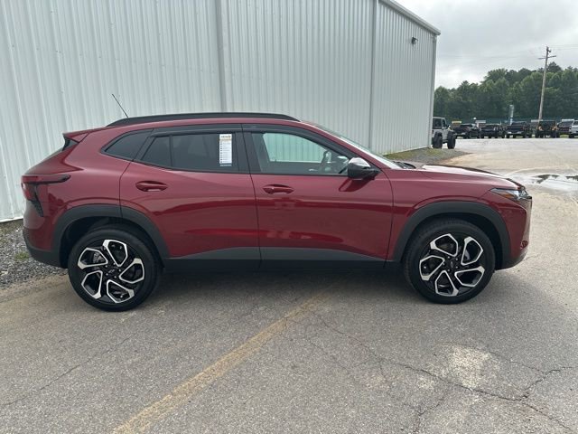 2024 Chevrolet Trax photo 2