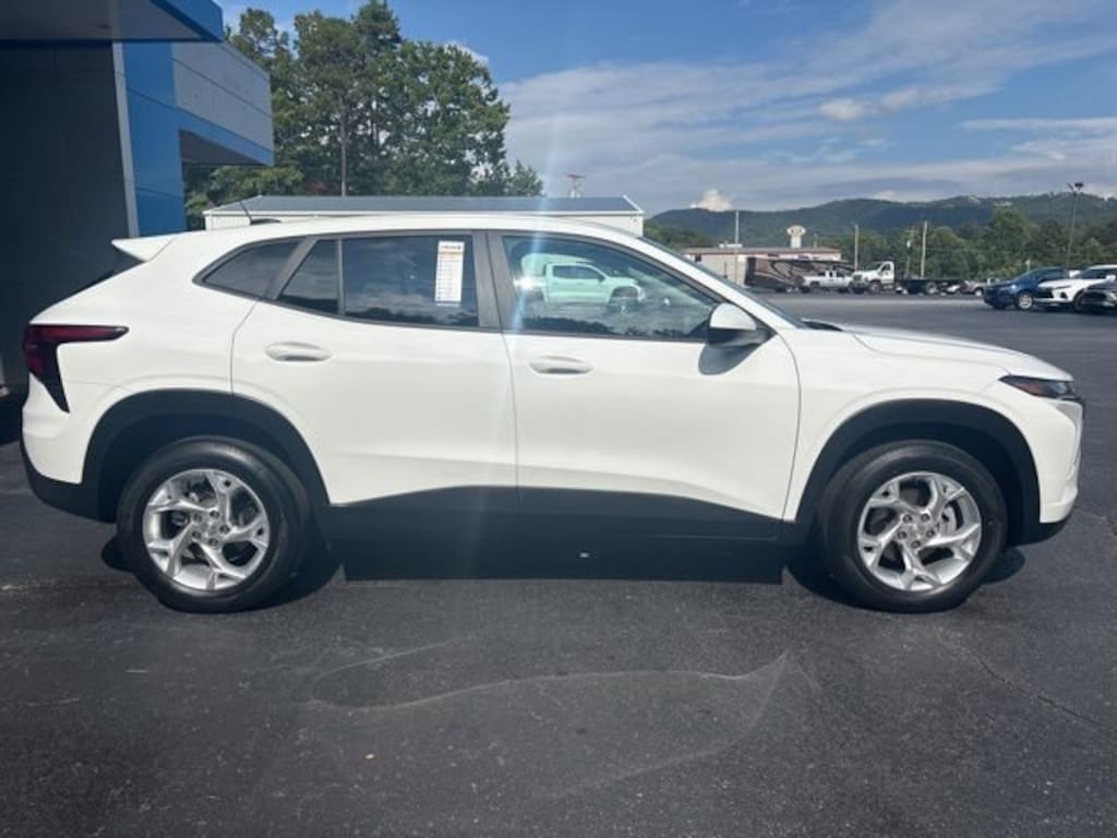Used 2024 Chevrolet Trax LS SUV