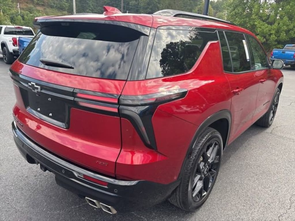 Used 2024 Chevrolet Traverse RS SUV