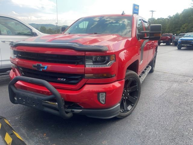 2017 Chevrolet Silverado 1500 LT photo 2
