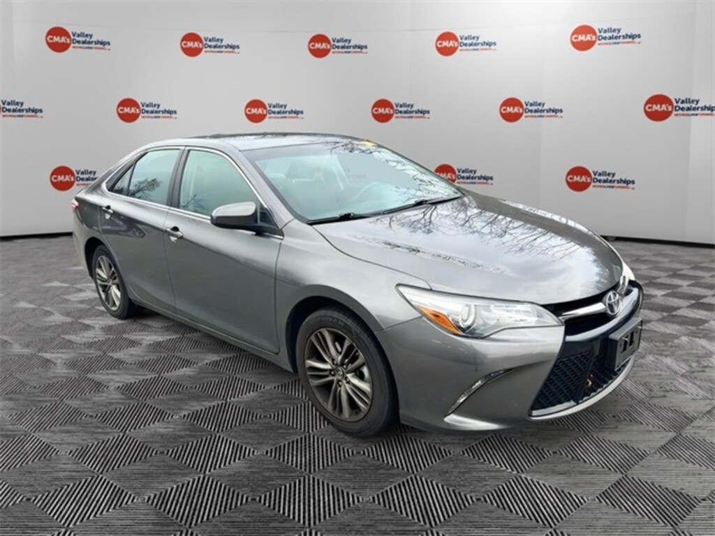 Used 2016 Toyota Camry SE Sedan