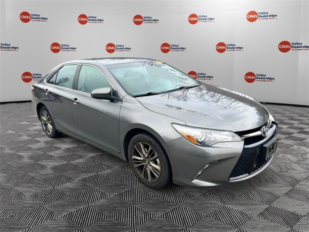 Used 2016 Toyota Camry SE Sedan
