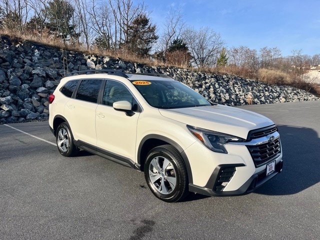 2025 Subaru Ascent Premium's photo