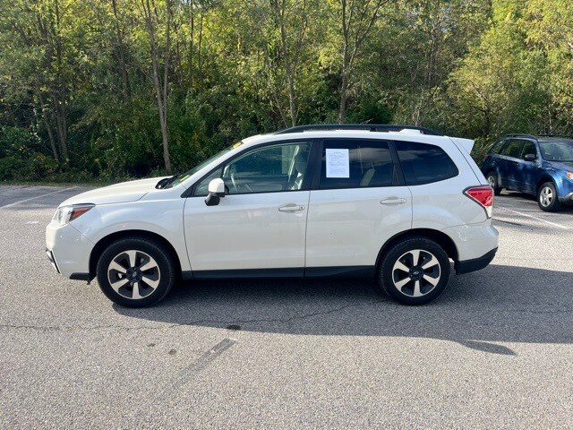 2017 Subaru Forester 2.5i Premium photo 3