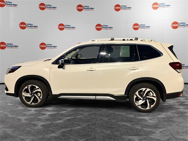 2023 Subaru Forester Touring photo 4
