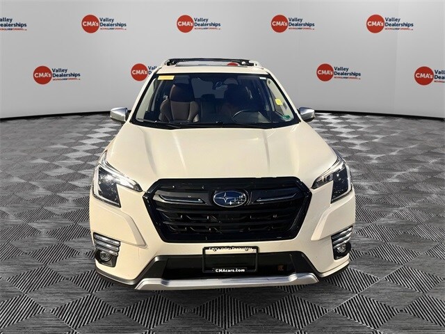 2023 Subaru Forester Touring photo 2