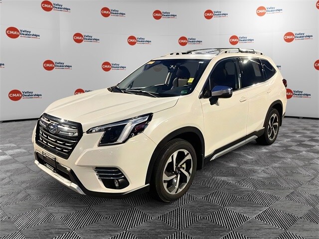 2023 Subaru Forester Touring photo 3
