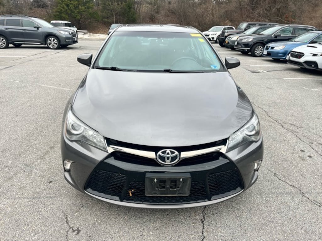 Used 2016 Toyota Camry SE Sedan