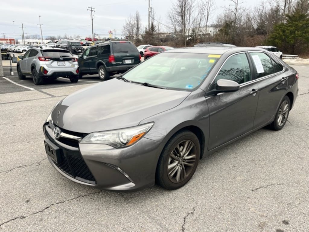 Used 2016 Toyota Camry SE Sedan