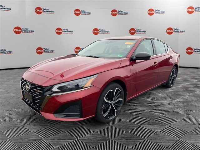 2023 Nissan Altima SR's photo