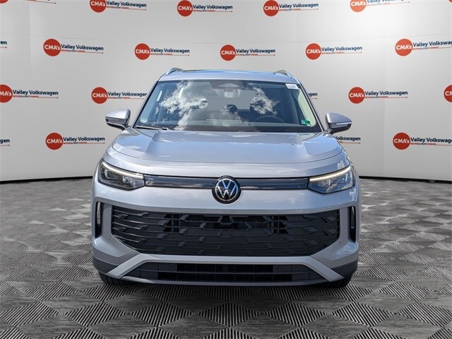 2025 Volkswagen Tiguan SE photo 2