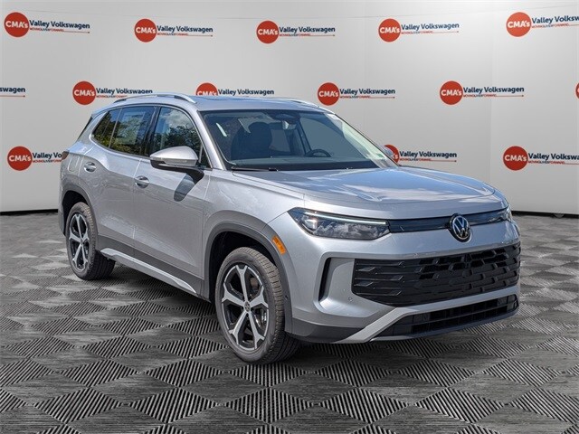 2025 Volkswagen Tiguan SE photo 3
