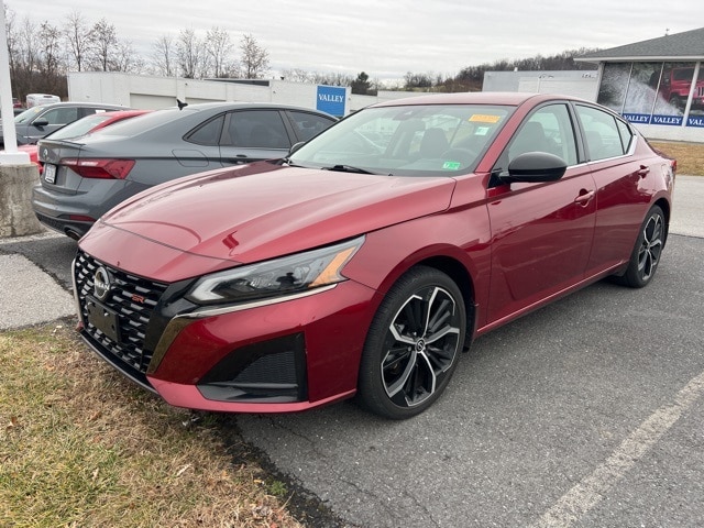 2023 Nissan Altima SR's photo