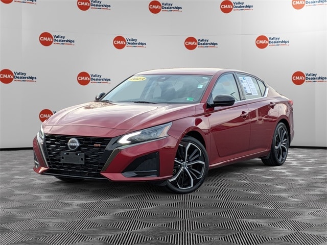 2023 Nissan Altima SR's photo