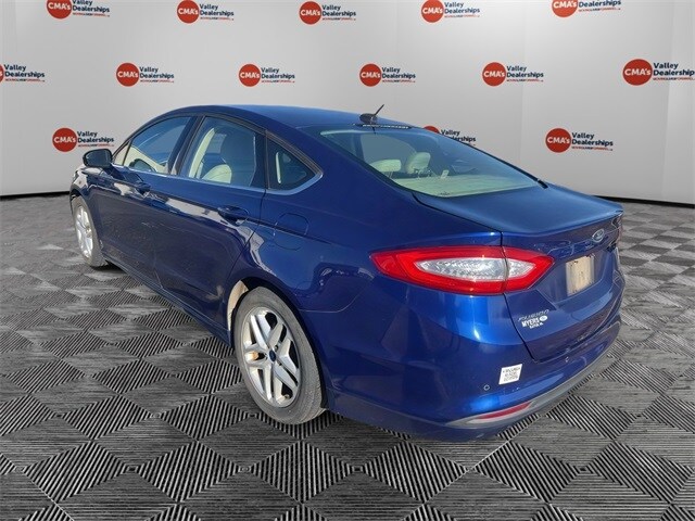2016 Ford Fusion SE photo 3