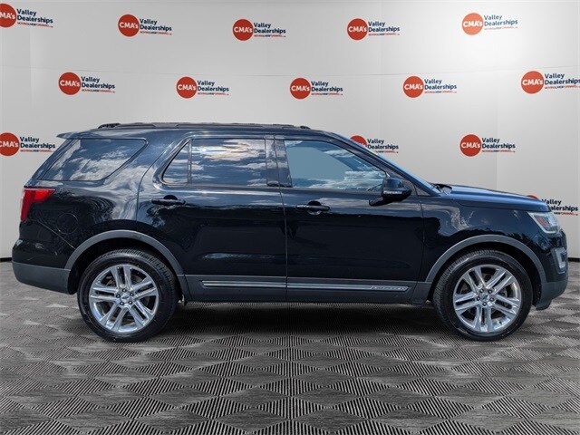 2017 Ford Explorer XLT photo 2