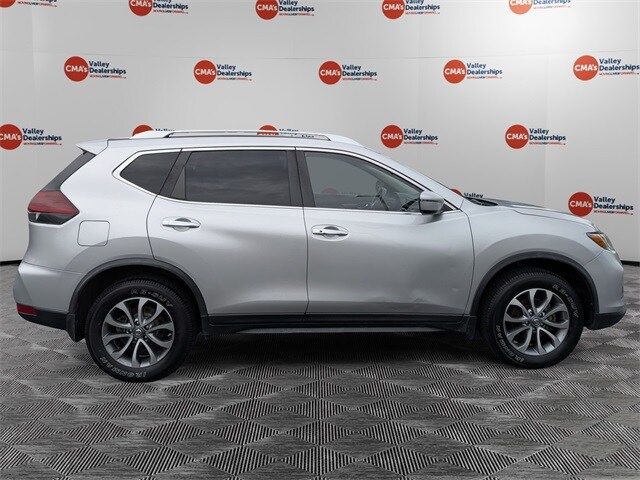 2019 Nissan Rogue SV photo 4