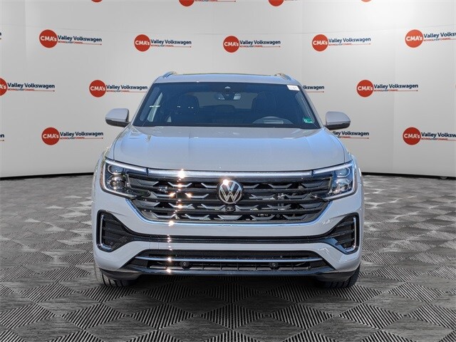 2026 Volkswagen Atlas Cross Sport SEL Premium R-Line photo 2