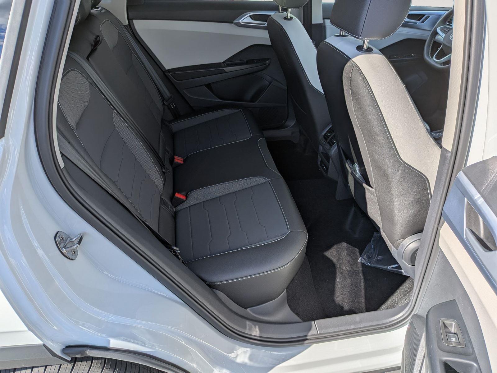 2026 Volkswagen Taos SE - Photo 30