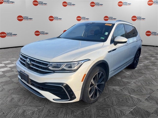 2022 Volkswagen Tiguan SEL R-LINE's photo