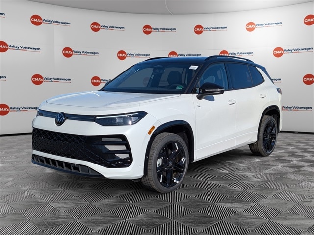 2026 Volkswagen Tiguan SE R-LINE BLACK's photo