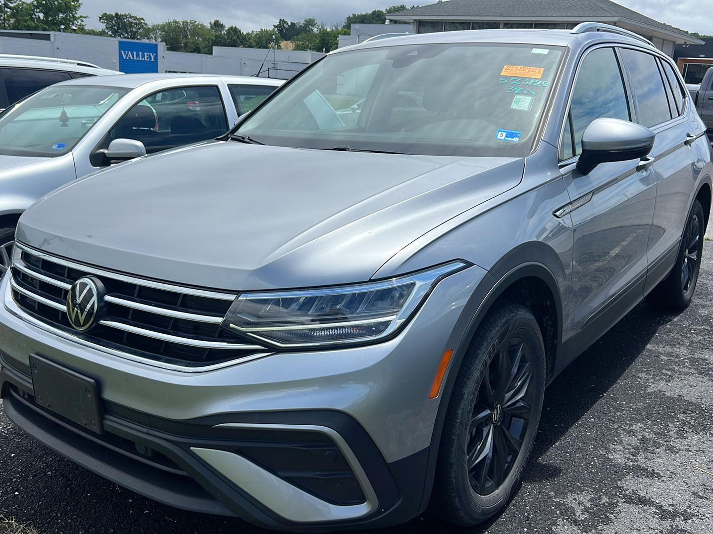 2024 Volkswagen Tiguan 2.0T SE 4Motion's photo